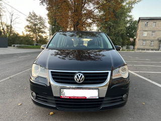 Volkswagen Touran foto 2