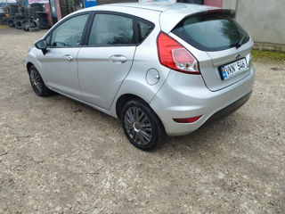 Ford Fiesta foto 3