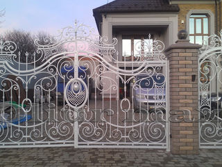 Copertine,  porți, balustrade, garduri,  gratii,  uși metalice și alte confecții din fier forjat. foto 2
