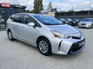 Toyota Prius v foto 4