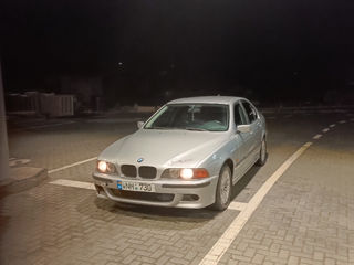 BMW 5 Series foto 2