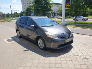 Toyota Prius v foto 3