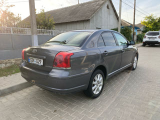 Toyota Avensis foto 5