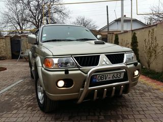 Mitsubishi Pajero Sport foto 1