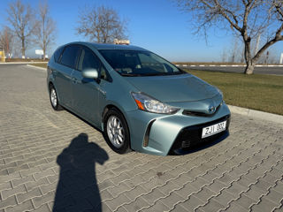 Toyota Prius v foto 2