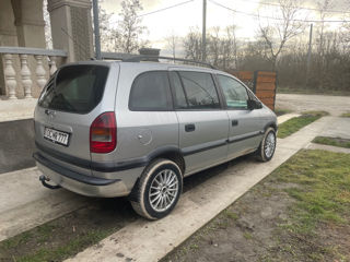 Opel Zafira foto 2