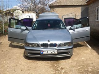 BMW 5 Series foto 1