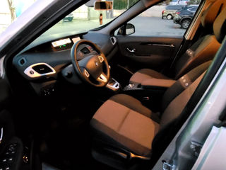 Renault Grand Scenic foto 2