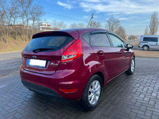 Ford Fiesta foto 5