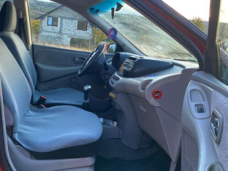 Nissan Almera Tino foto 4