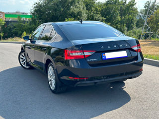 Skoda Superb foto 2