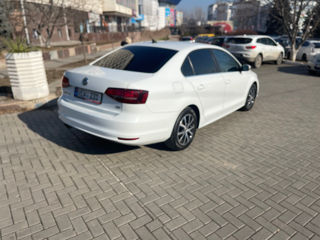 Volkswagen Jetta foto 2