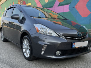 Toyota Prius v