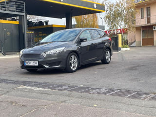 Ford Focus Wagon foto 2