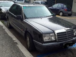 Mercedes Series (W123) foto 3