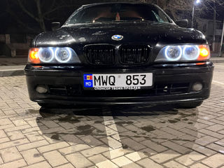 BMW 5 Series foto 1