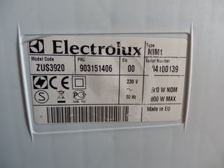 Пылесос Electrolux ZUS3920 1800W. foto 2