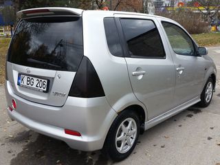 Daihatsu YRV foto 4