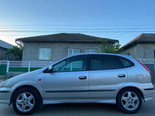 Nissan Almera Tino foto 8