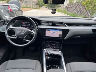 Audi e-tron фото 7