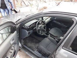 Nissan Almera foto 4