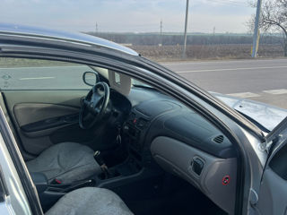 Nissan Almera foto 5