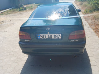 Toyota Avensis foto 2