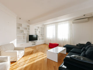 Apartament cu 3 camere, 130 m², Centru, Chișinău foto 1