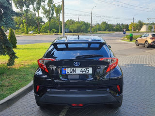 Toyota C-HR foto 2