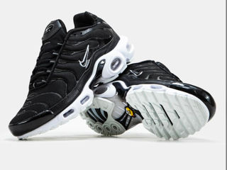 Продам nike air max tn plus black white foto 4