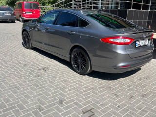 Ford Fusion foto 2