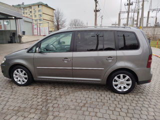 Volkswagen Touran foto 9