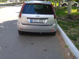 Ford Fiesta foto 9