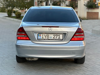 Mercedes C-Class foto 4