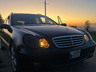 Mercedes C-Class foto 3