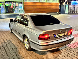 BMW 5 Series foto 4