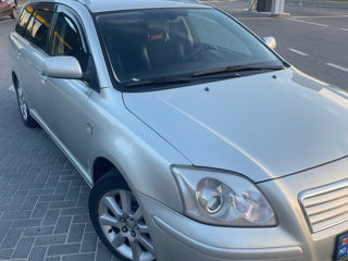 Toyota Avensis foto 4