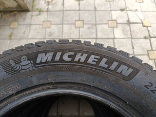 225 60 18, 2022 Michelin iarnă 90% foto 2