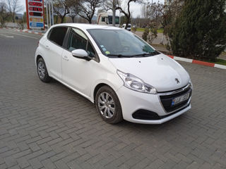 Peugeot 208 foto 2