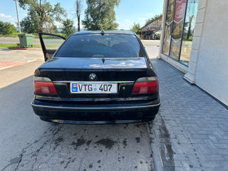 BMW 5 Series foto 3