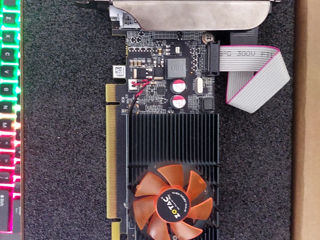 Vând placă video GeForce GT 710 2Gb