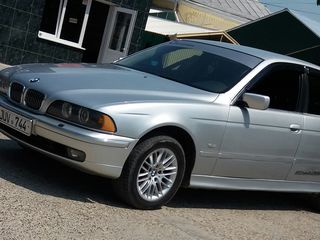 BMW 5 Series foto 1