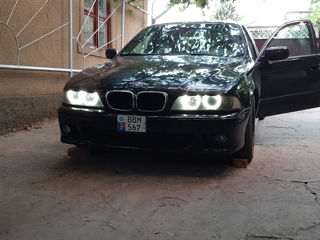 BMW 5 Series foto 4