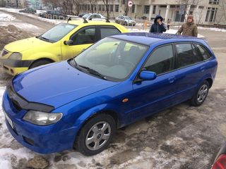 Mazda 323 foto 2