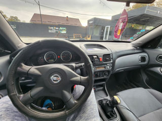 Nissan Almera foto 6