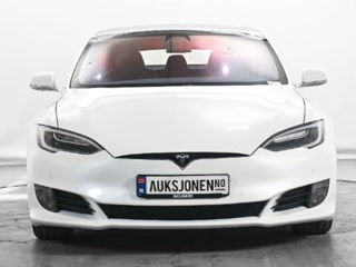 Tesla Model S foto 2