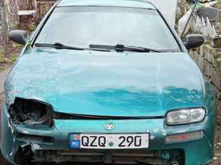 Mazda 323 foto 1