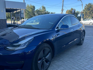 Tesla Model 3 foto 4