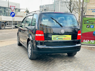 Volkswagen Touran foto 4