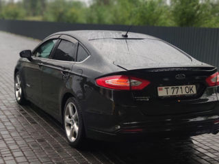 Ford Fusion foto 2